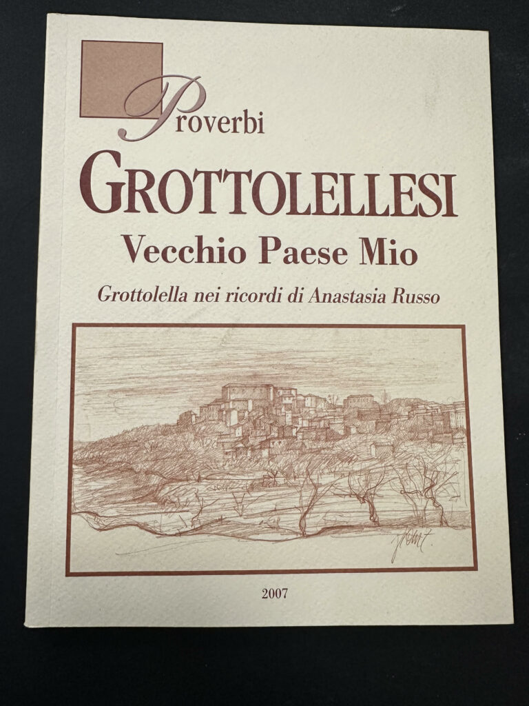 Book Cover: Proverbi Grottolellesi. Vecchio Paese mio